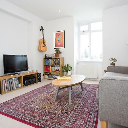 Bright 2 Bedroom Apt - Great Location - Free Parking بورنماوث المظهر الخارجي الصورة