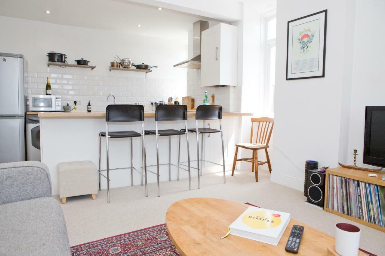 Bright 2 Bedroom Apt - Great Location - Free Parking بورنماوث المظهر الخارجي الصورة