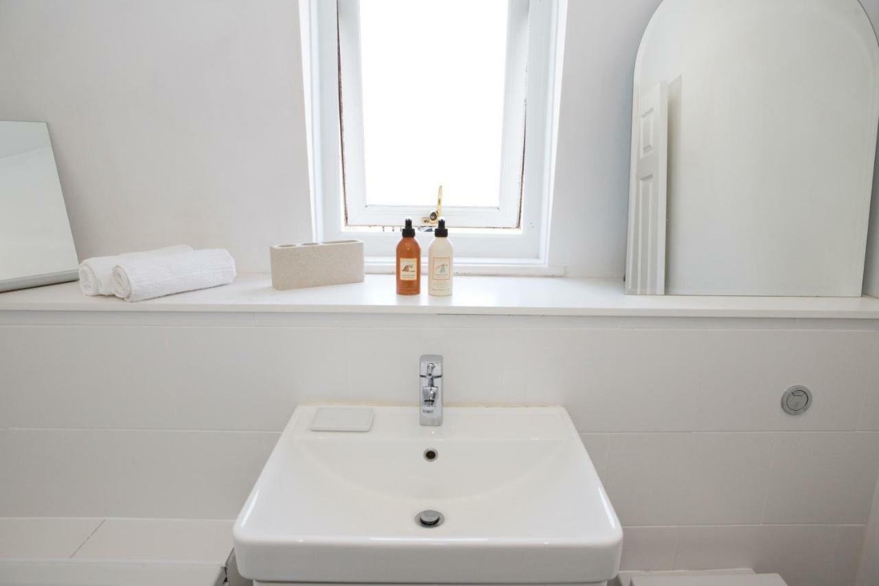 Bright 2 Bedroom Apt - Great Location - Free Parking بورنماوث المظهر الخارجي الصورة